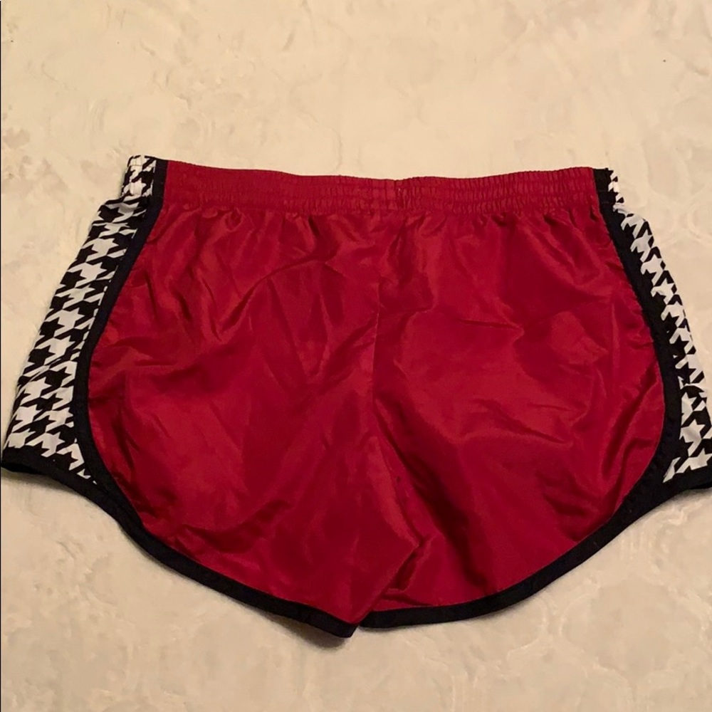 Hounds tooth design athletic shorts